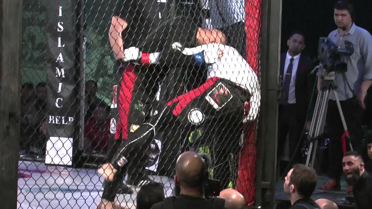 Tanat Tiraposin VS Afzal Khan Cage Fighting UKMMA 2 Night of the Gladiators