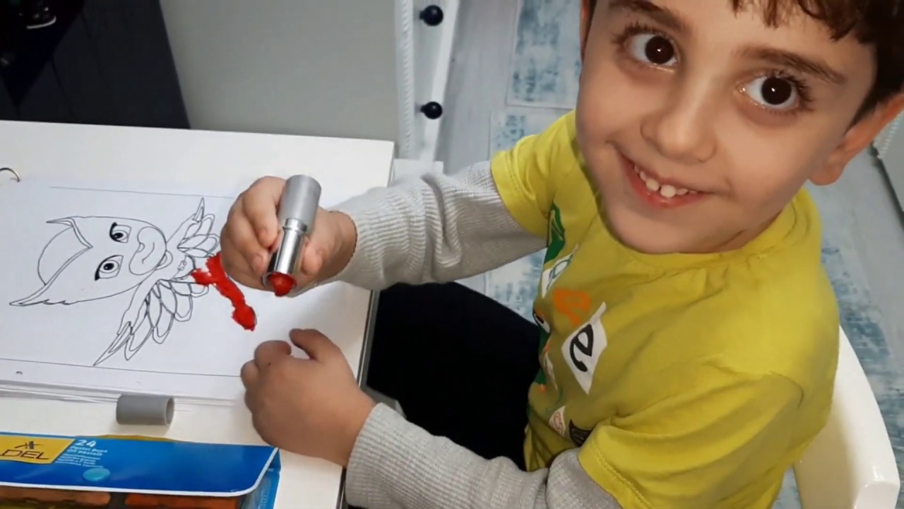 Efe yaramazlık peşindeyken annesine yakalandı!!