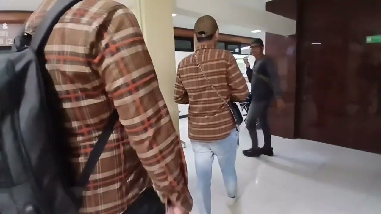 Menjenguk om yang sedang sakit 