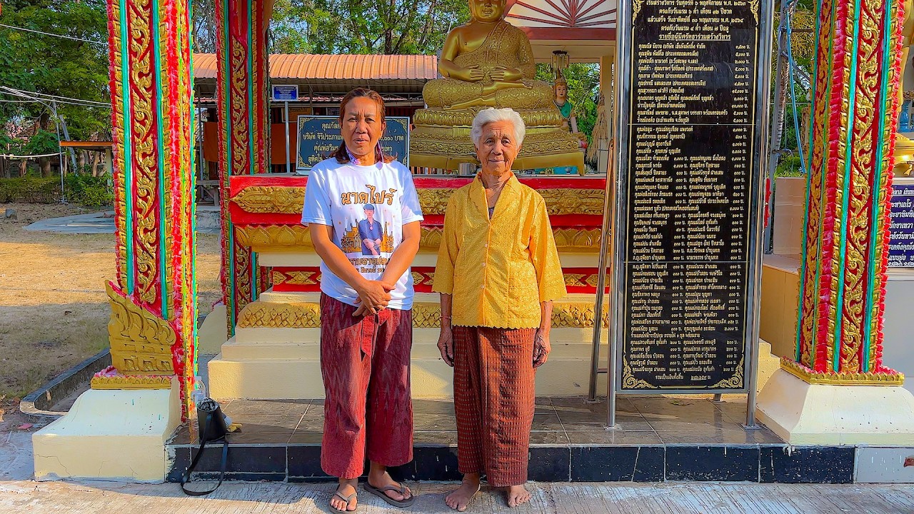 เตรียมอาหารยามเช้ามืด ใส่บาตรทำบุญอยู่วัด