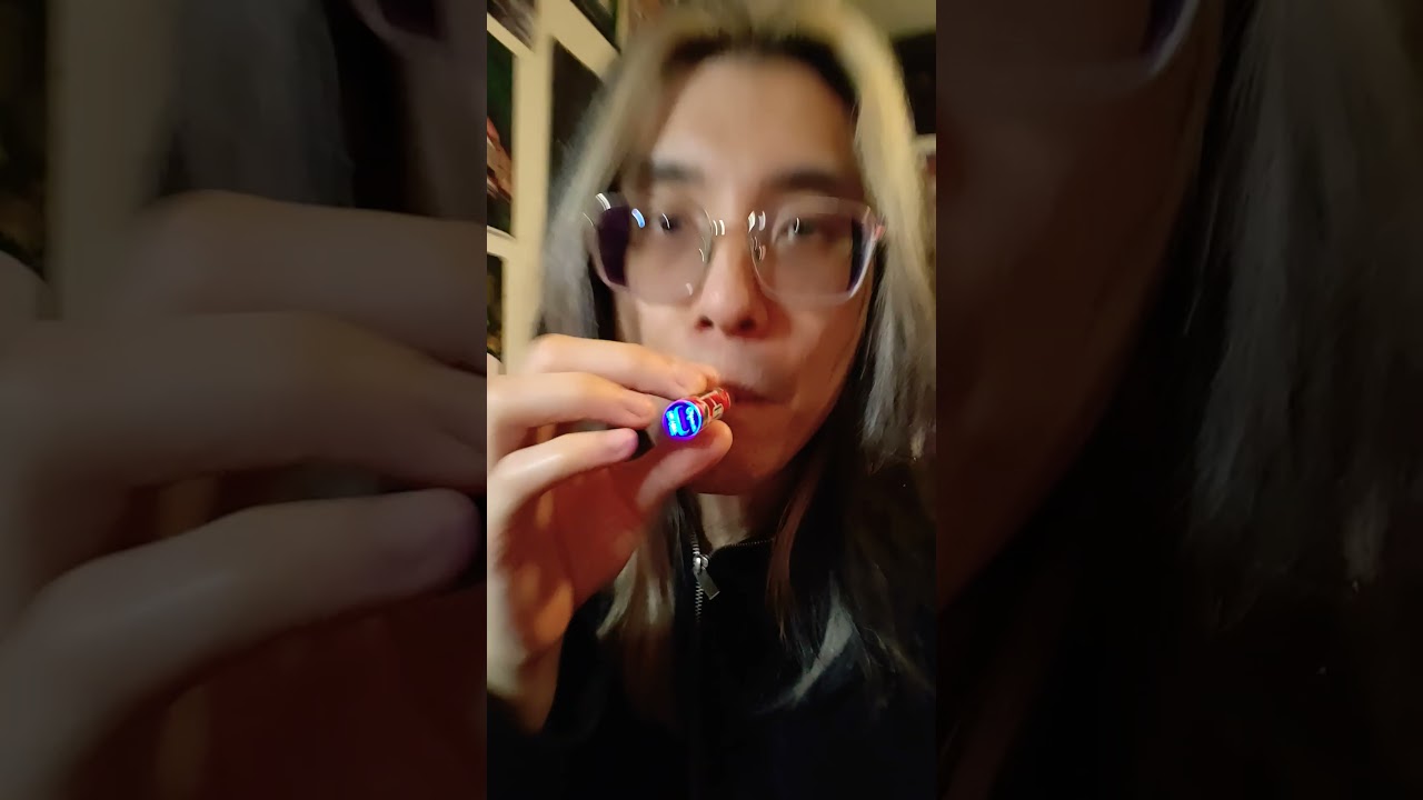 Затягиваюсь ещё и вейпом с канифолью.
