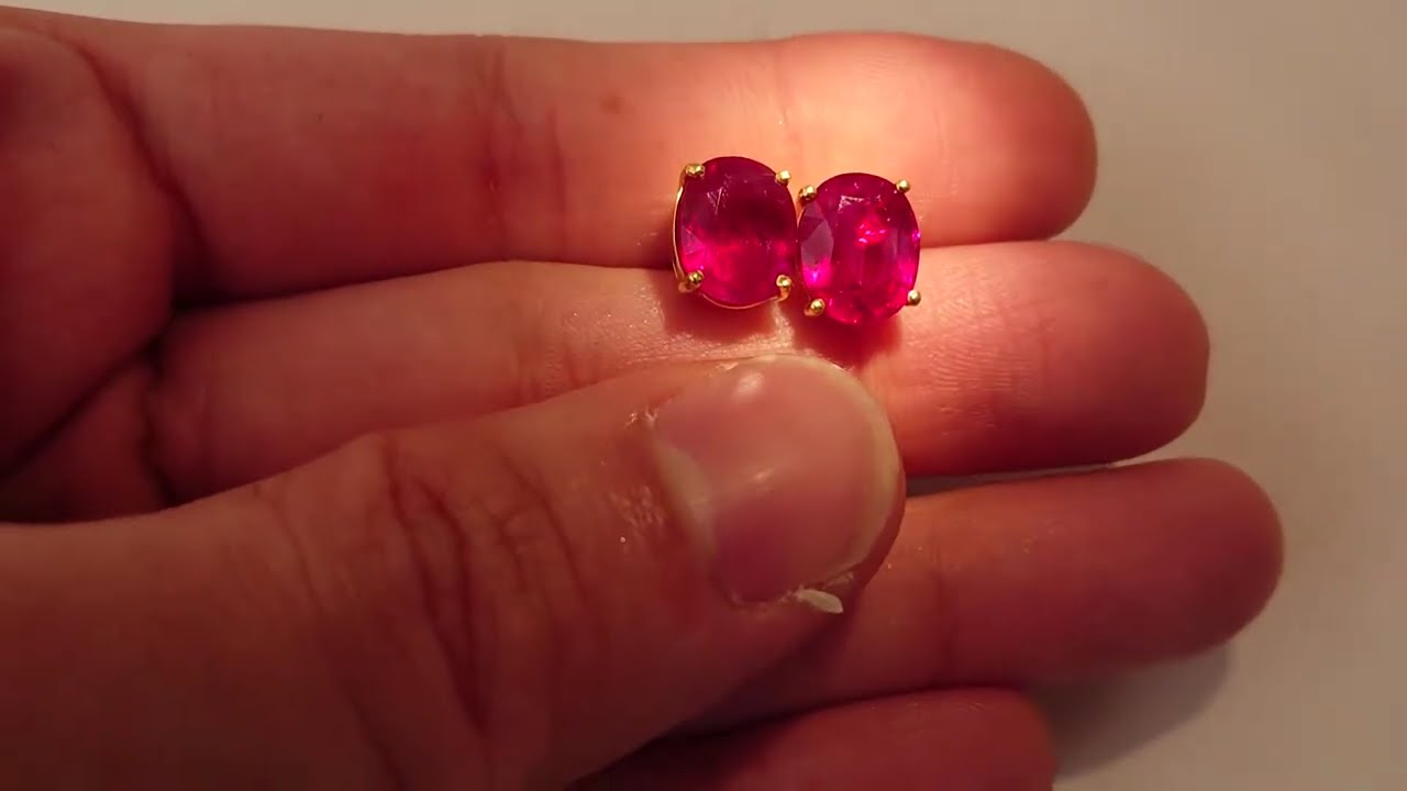 Ruby gemstone from Myanmar: No Heat, Pigeon Blood Red (vivid red) pigeon blood ruby