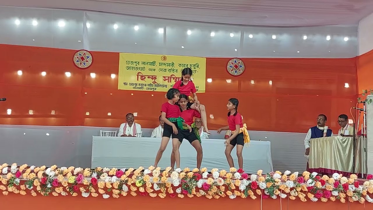Free flow yoga performance by students of Slim and Strength. 01.02.2026
