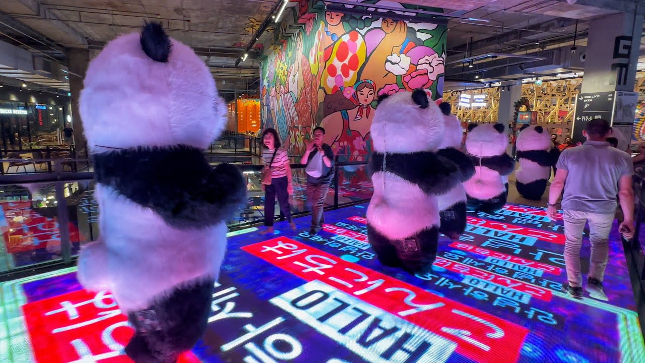 🇹🇭 4K HDR | 🐼 Pandas Take Over Bangkok’s EM District! 🎬✨ Surprise Flash Mob! 🎉