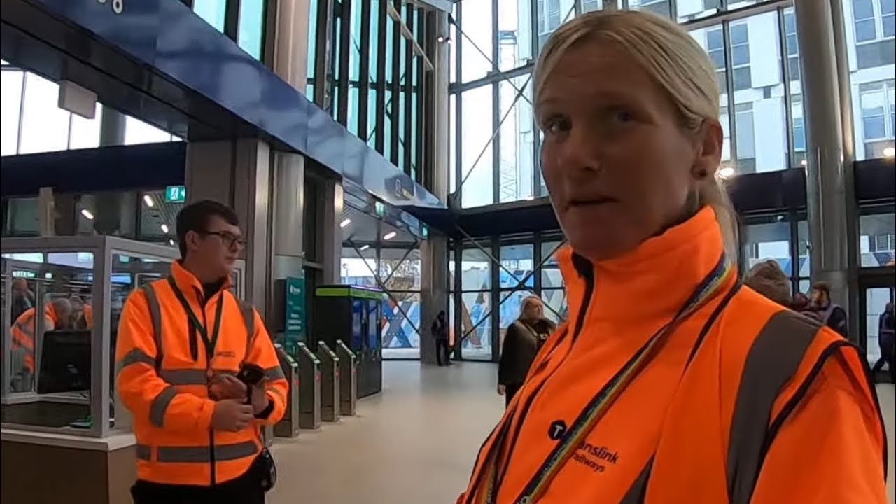 Новый автовокзал Гранд Централ в Белфасте #Белфаст #поезд #путешествия #автобус #фотография #желе...