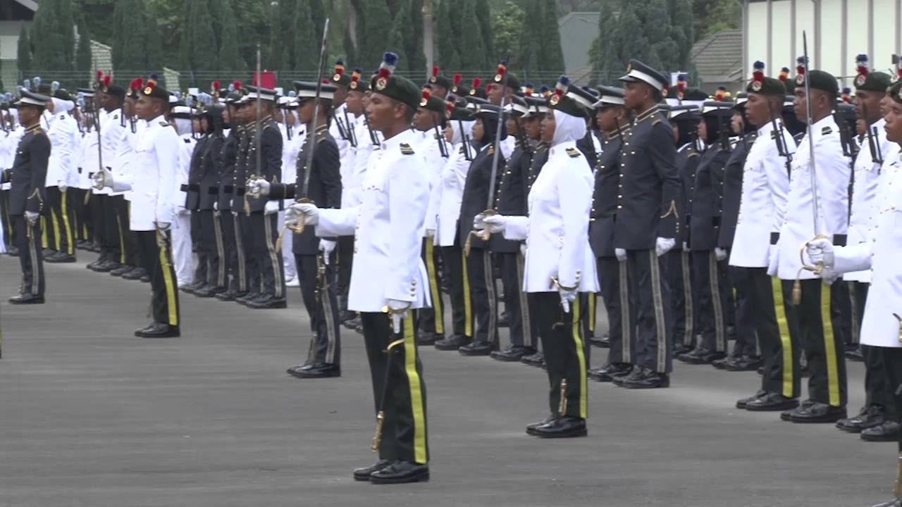 Istiadat Pentauliahan DiRaja Pegawai Kadet PALAPES Universiti Awam Ke-35 - Padang Kawad