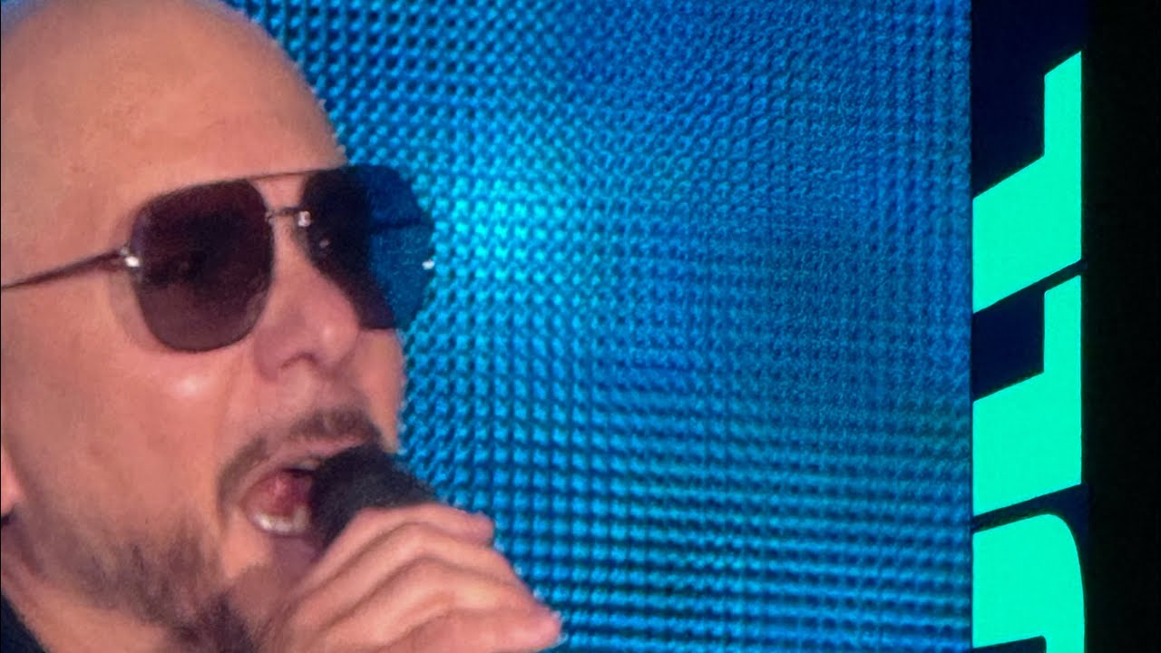 Fridayz live 2025 pitbull live in Melbourne everything tonight 