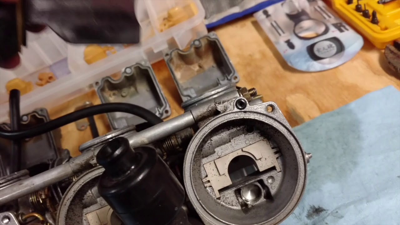 Yamaha FZR1000 - More carb parts