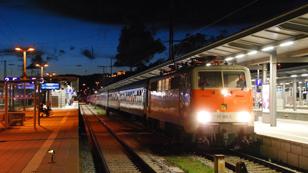 SVG 111 185-5 mit dem PARTYZUG 