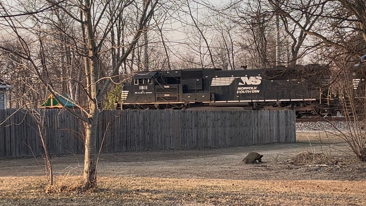 NS 1811 leads NS 224 (Atlanta, GA to Kansas City, MO) westbound 1/21/26 4:03 PM