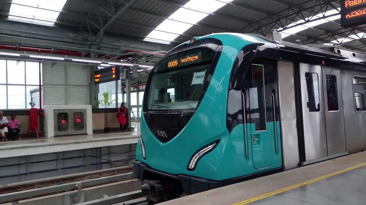 KOCHI METRO RAIL : A trip to Lulu Mall, Edappally