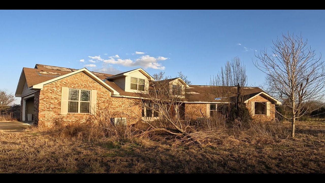 Abandoned Arkansas home explored after tornado damage