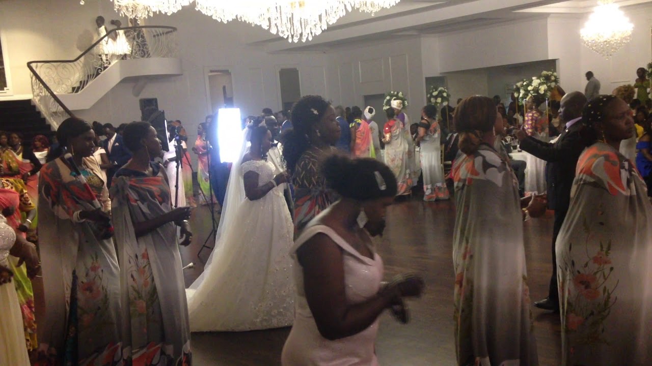 Very enjoyable songs to Wut Awulian from Dhiops Ke James Atem