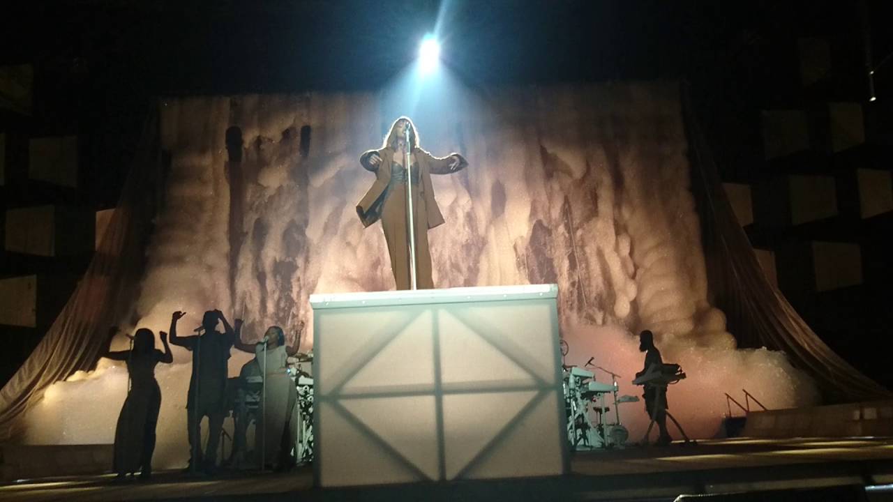 Rihanna - Kiss It Better, Vienna Austria, Anti World Tour HD