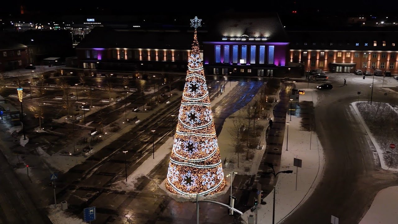 GLIWICE: Świecąca Piękna Choinka przed dworcem PKP 🎄 Beautifull Christmas Tree (DRON 4K)