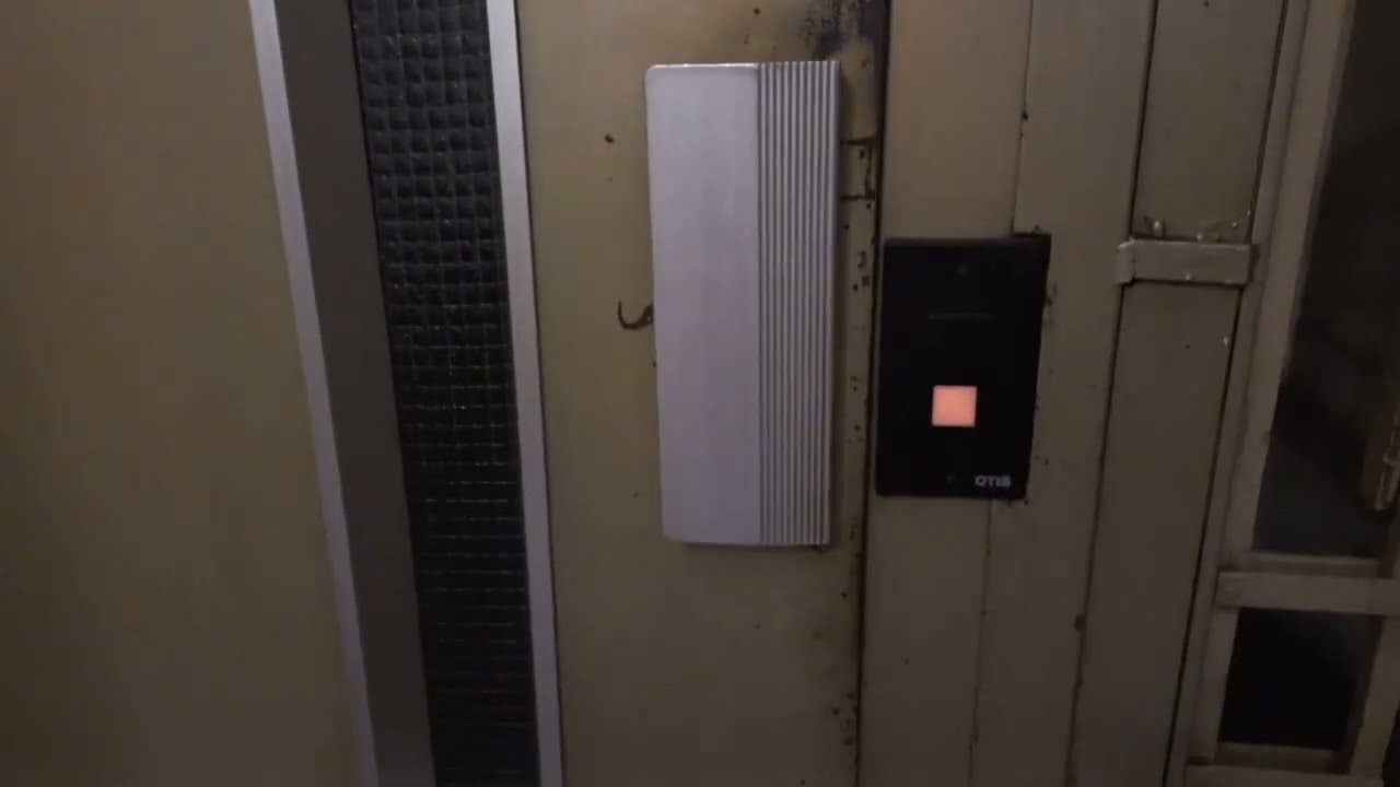 ¡¡¡ORIGINAL Y ÉPICO!!! Ascensor Otis Europa 2000 de los 70 en un edificio, Oviedo, España