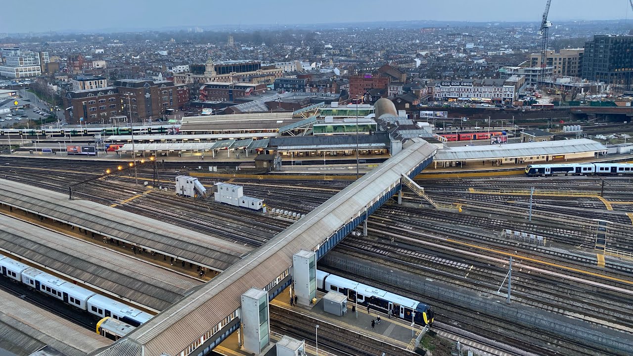 Railway rush, 200 trains this hour | Clapham Junction Station 07/03/24