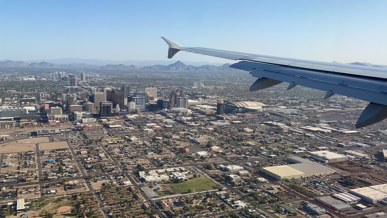 American Airlines (AA) Airbus A321-200 landing at Phoenix Sky Harbor International Airport (PHX)