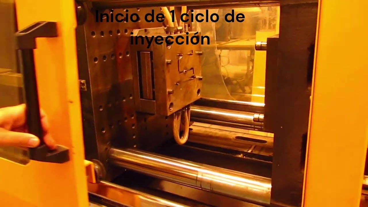 Secuencia en vivo de ciclo de moldeo por inyección de plásticos