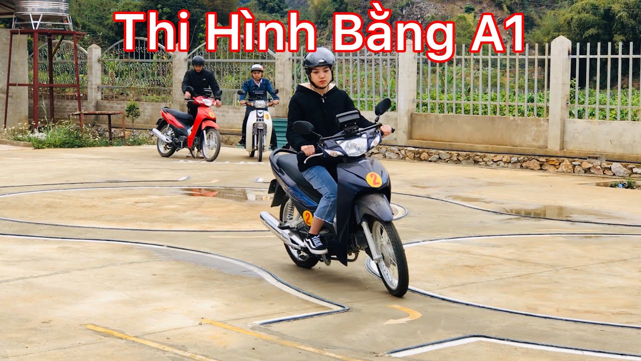 Phần thi sát hạch bằng A1 xe máy đi vòng số 8 làm chị em toát mồ hôi hột
