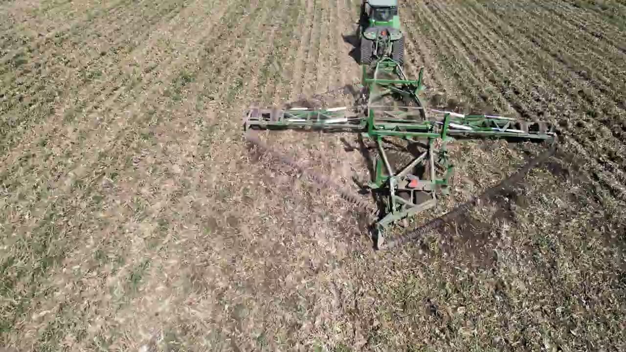 KELLY Tillage 4614 with CL2/K4 in Corn Stalks