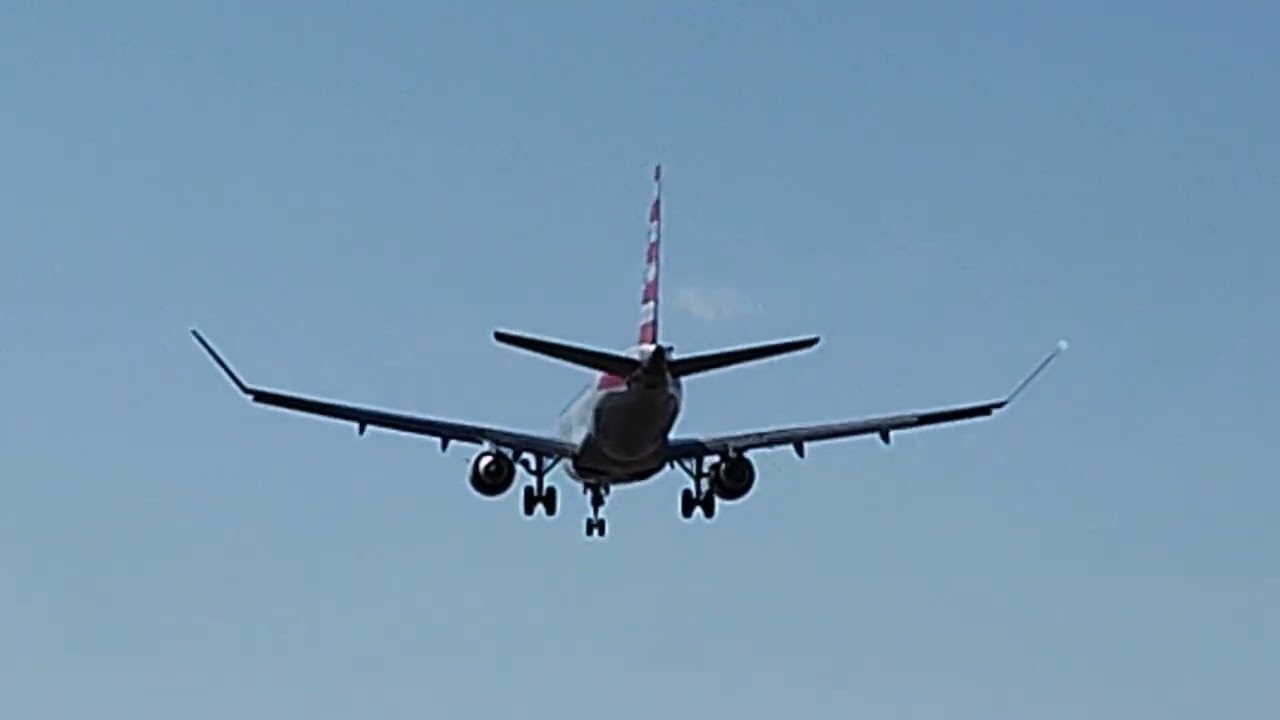 🇺🇲 Full Activity Going on At The Airport Plane is Coming to Land Gorgeous looking Atmosphere Reagan 