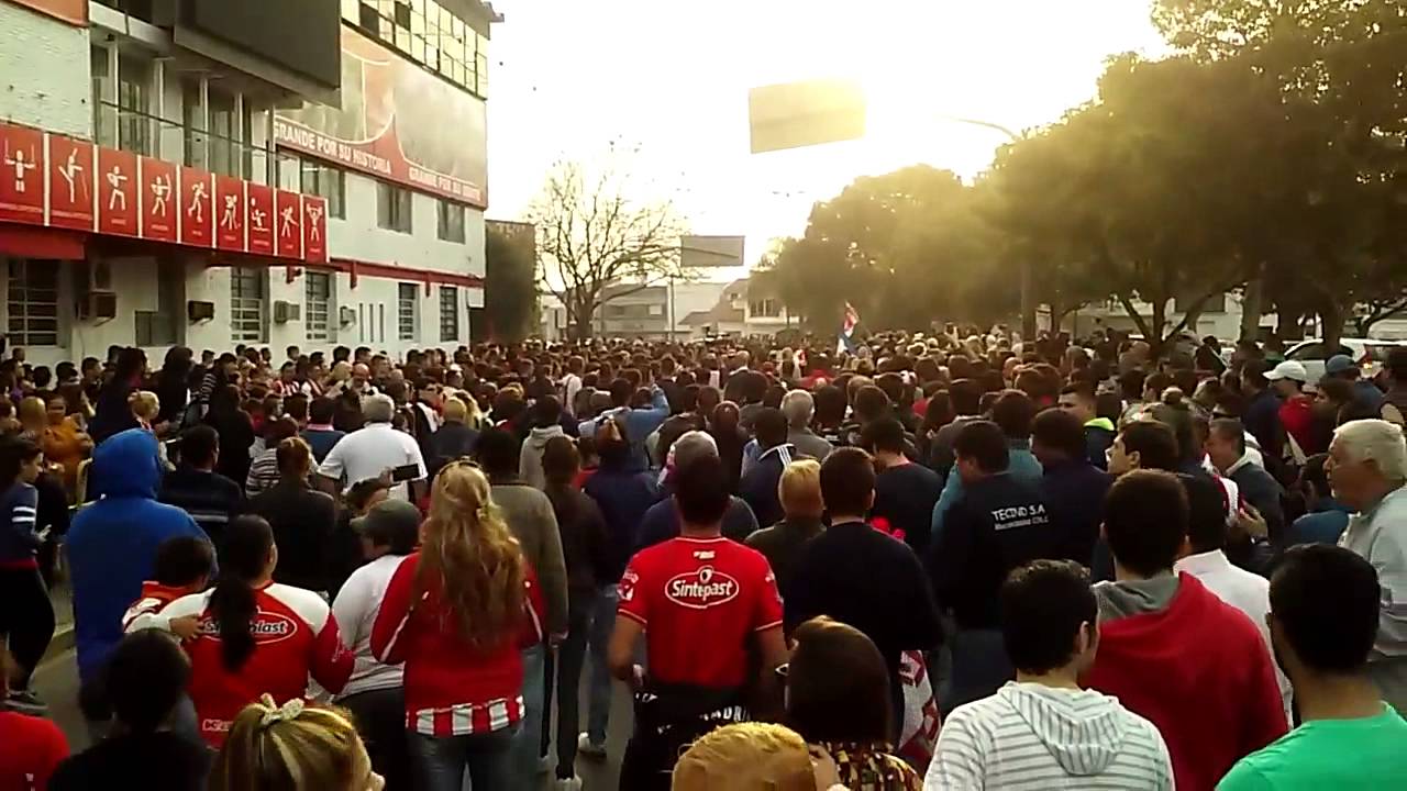 Cortejo f&uacute;nebre de Diego Barisone en el Club Uni&oacute;n