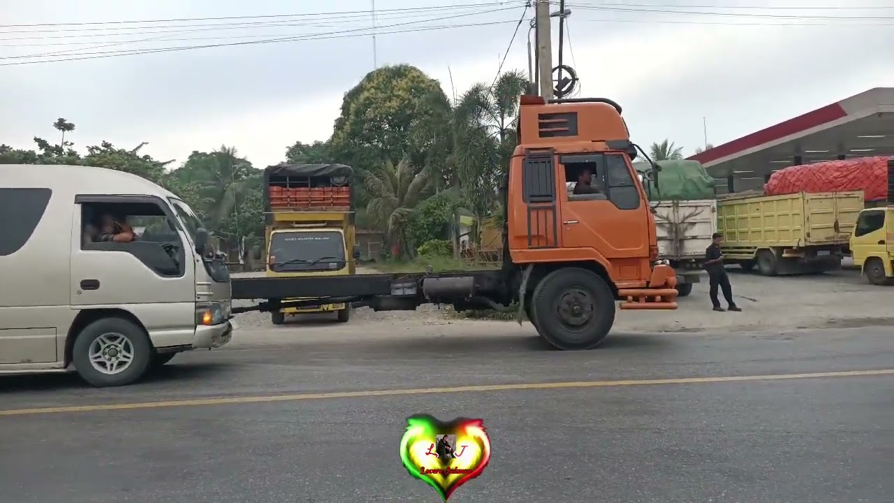 SELALU SAJA ANTRI MINYAK KOK BISA YA 