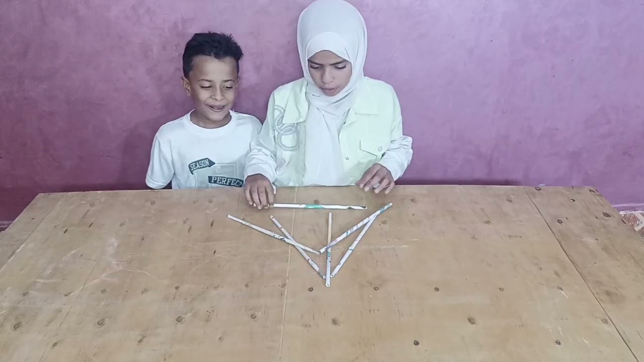 تحدي أربعة مثلثات من ست عيدان فقط