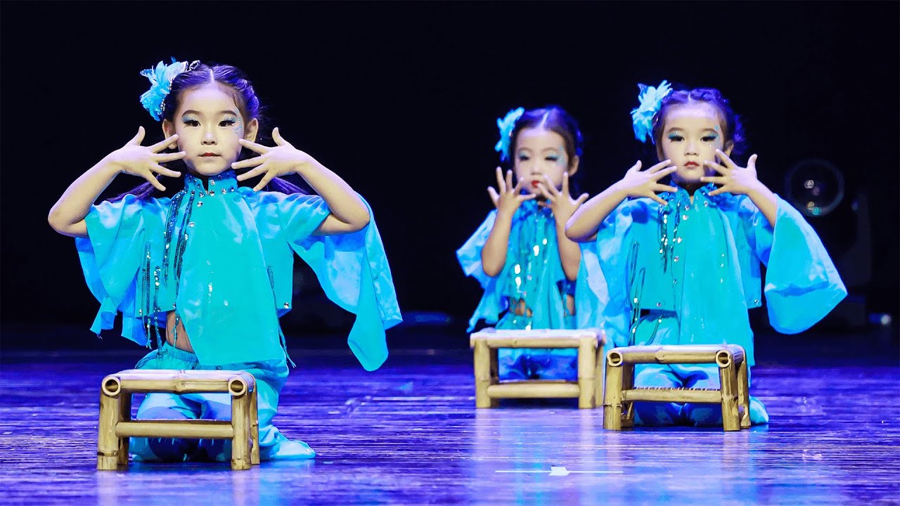 【中国舞】幼儿园喜庆热闹的舞蹈《逛花灯》