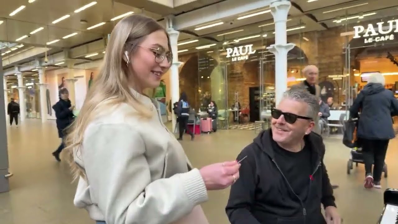 Making Everyone Happy During PIANO LIVESTREAM