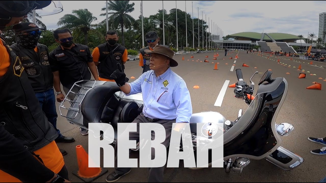Belajar NAIK MOGE HARLEY di DPR-MPR