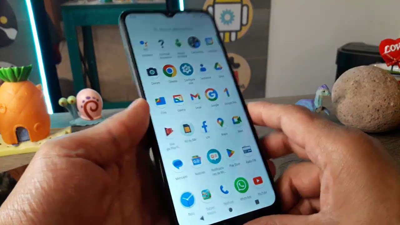 cuando llamo la pantalla se pone en negra, oscura, no puedo colgar la llamada SOLUCION