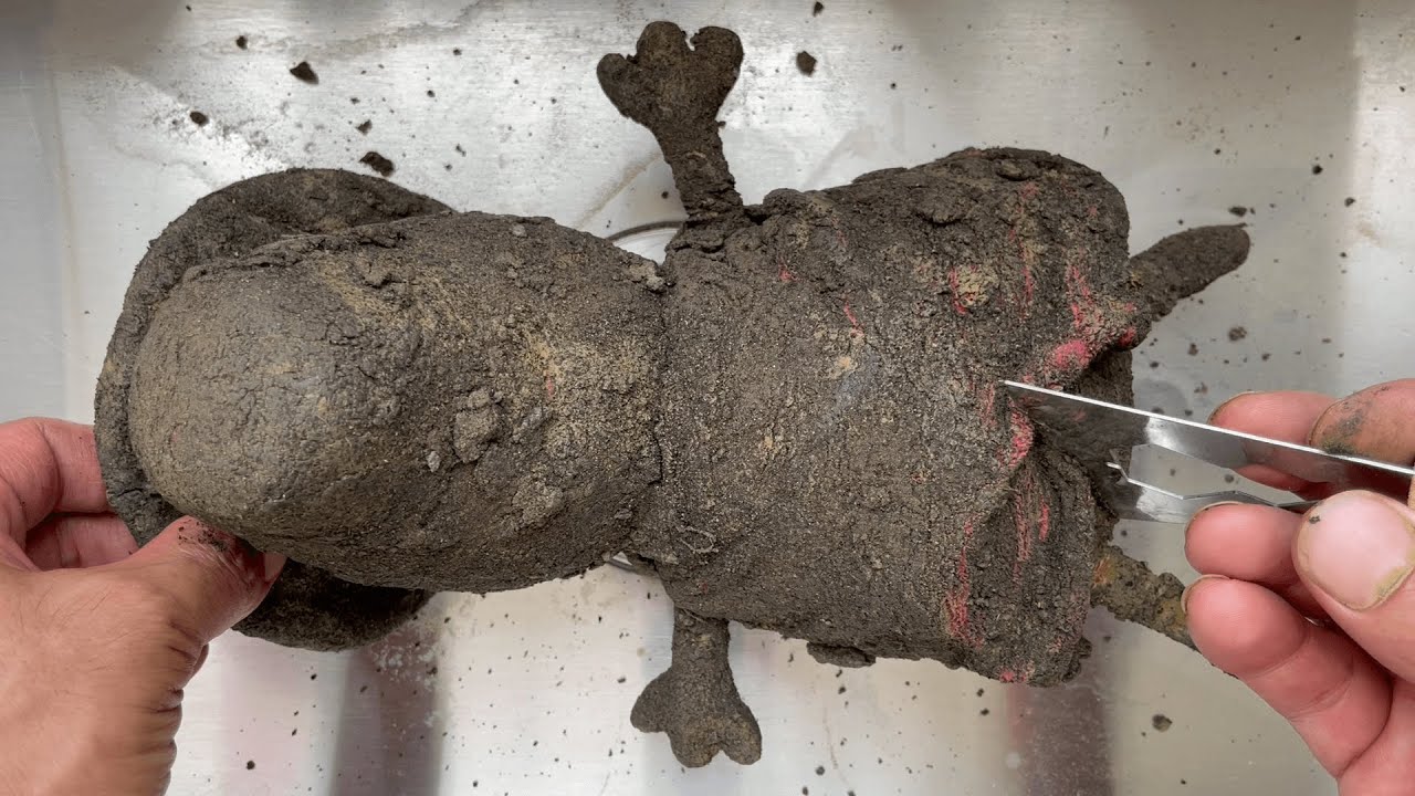 Original sound, no filter. Cleaning a mud-covered plush toy.#asmr  #cleaning  #Satisfying #Relaxing