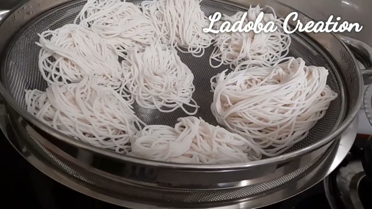 अस्सल कोकणी पारंपारिक रेसिपी नारळाच्या रसातील शिरवाळे/Kokan special shirwale recipe#rice noodles