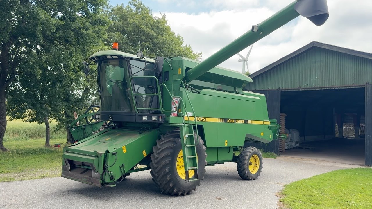 Køb Mejetærsker John Deere 2054 med skærbord og skærbordsvogn på Klaravik