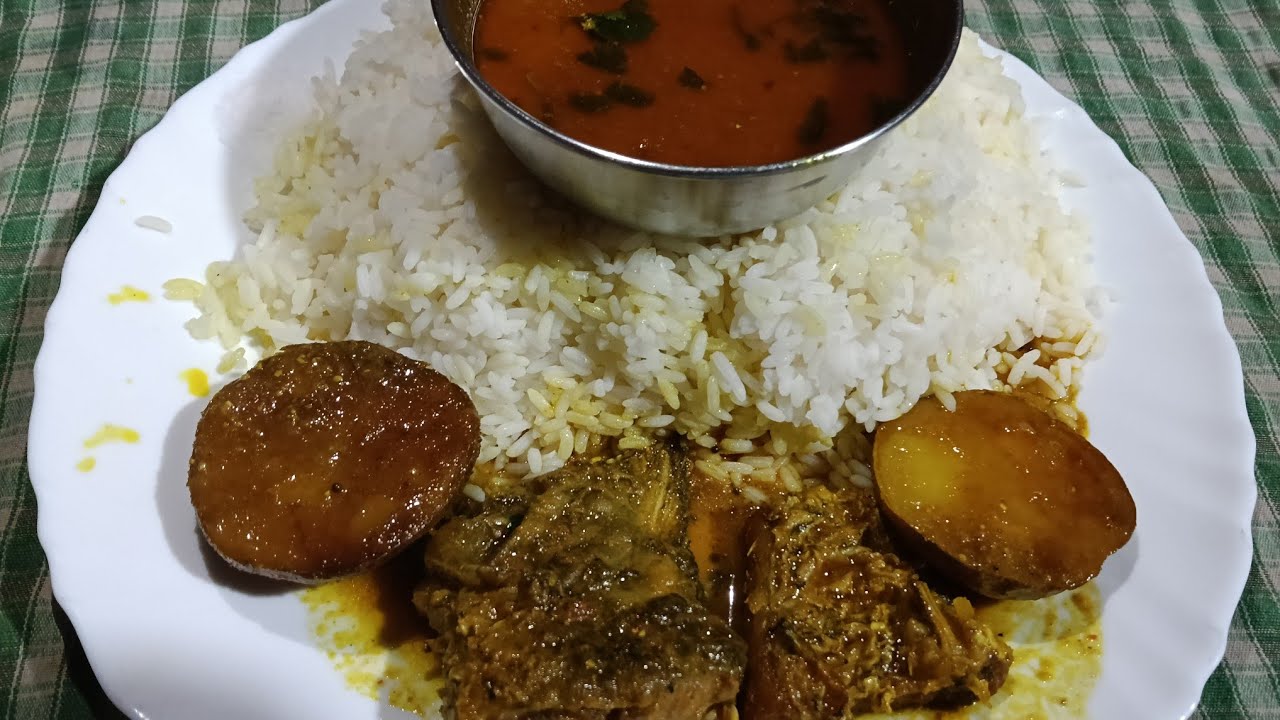 Hello doston today I eat rice and  fish pieces and gravy 
