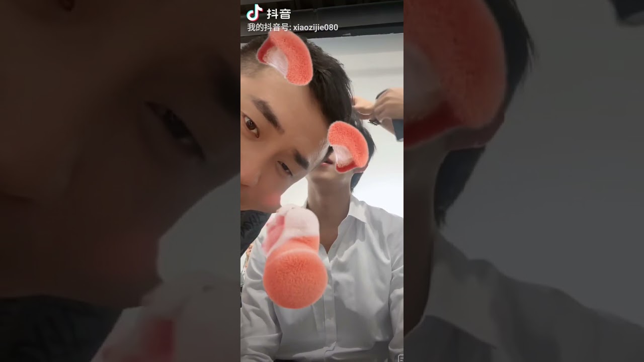 我们顶峰见 小说男主脸 是在认真工作中的元子和张张呀期待几天后两人见面