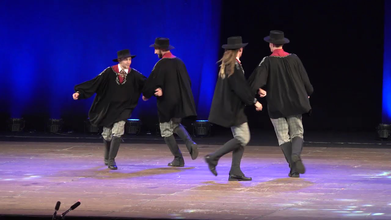 French folk dance:  Schottish de Loisia, Jeanmeton, Le bois coupé, Rigodon des concrits...