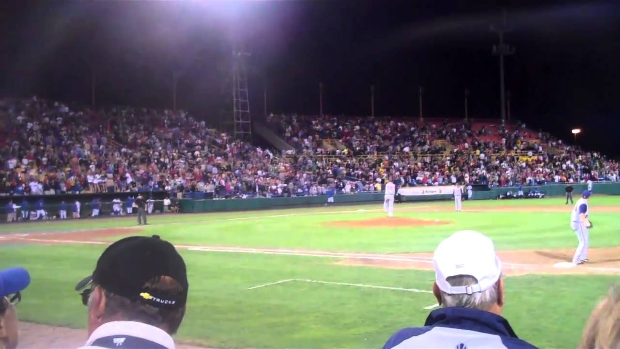 Final EVER 7th Inning Stretch at Rosenblatt Stadium