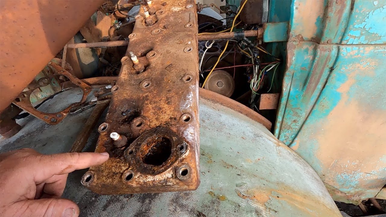 Cleaning up a rusty Power Wagon head     SD 480p