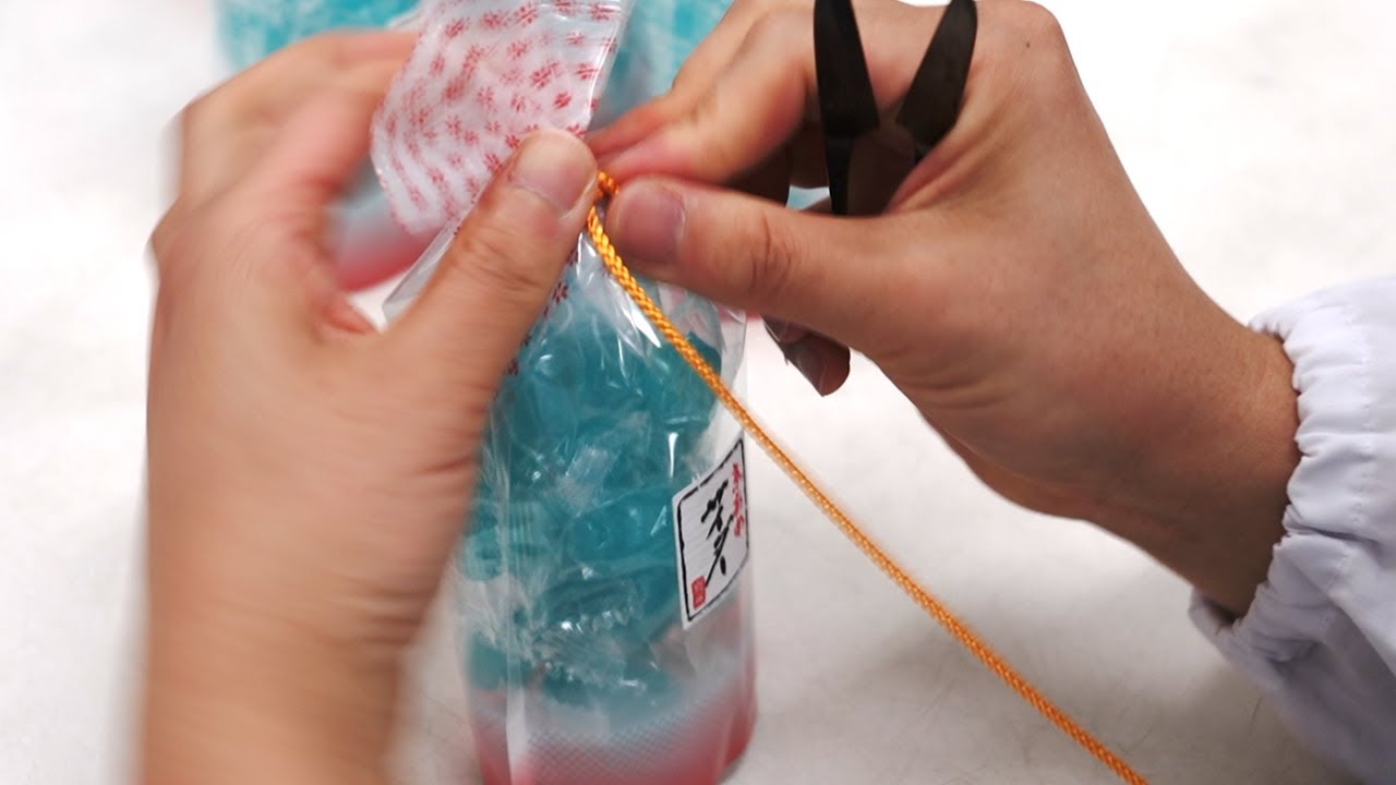 【製造風景】サイダー飴の個別包装〜袋詰め作業が職人技だった