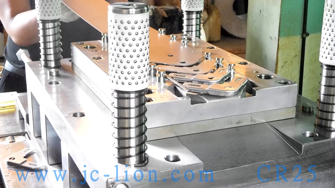Corner CR25 progressive die