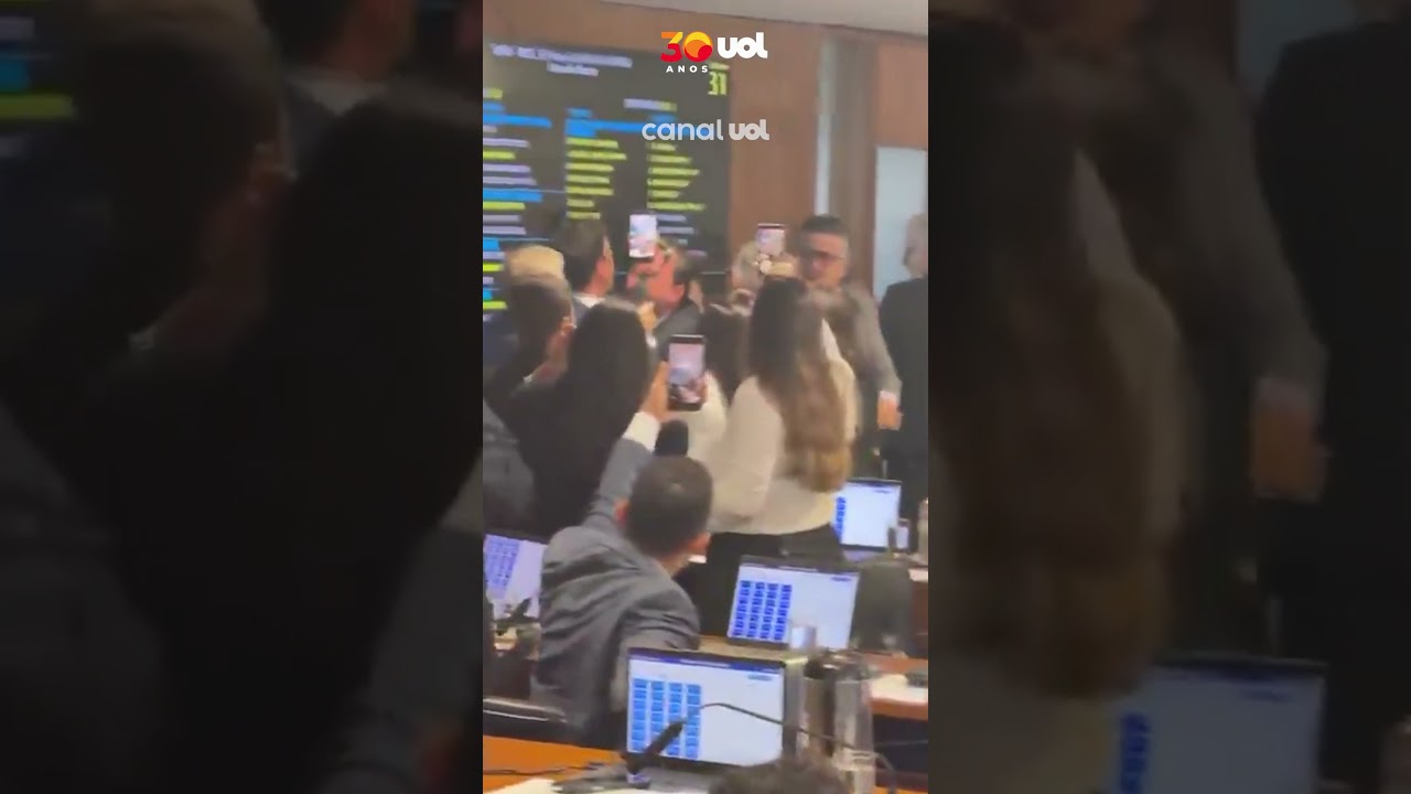 CPMI do INSS tem briga generalizada ap&oacute;s aprova&ccedil;&atilde;o da quebra de sigilo do filho de Lula; v&iacute;deo