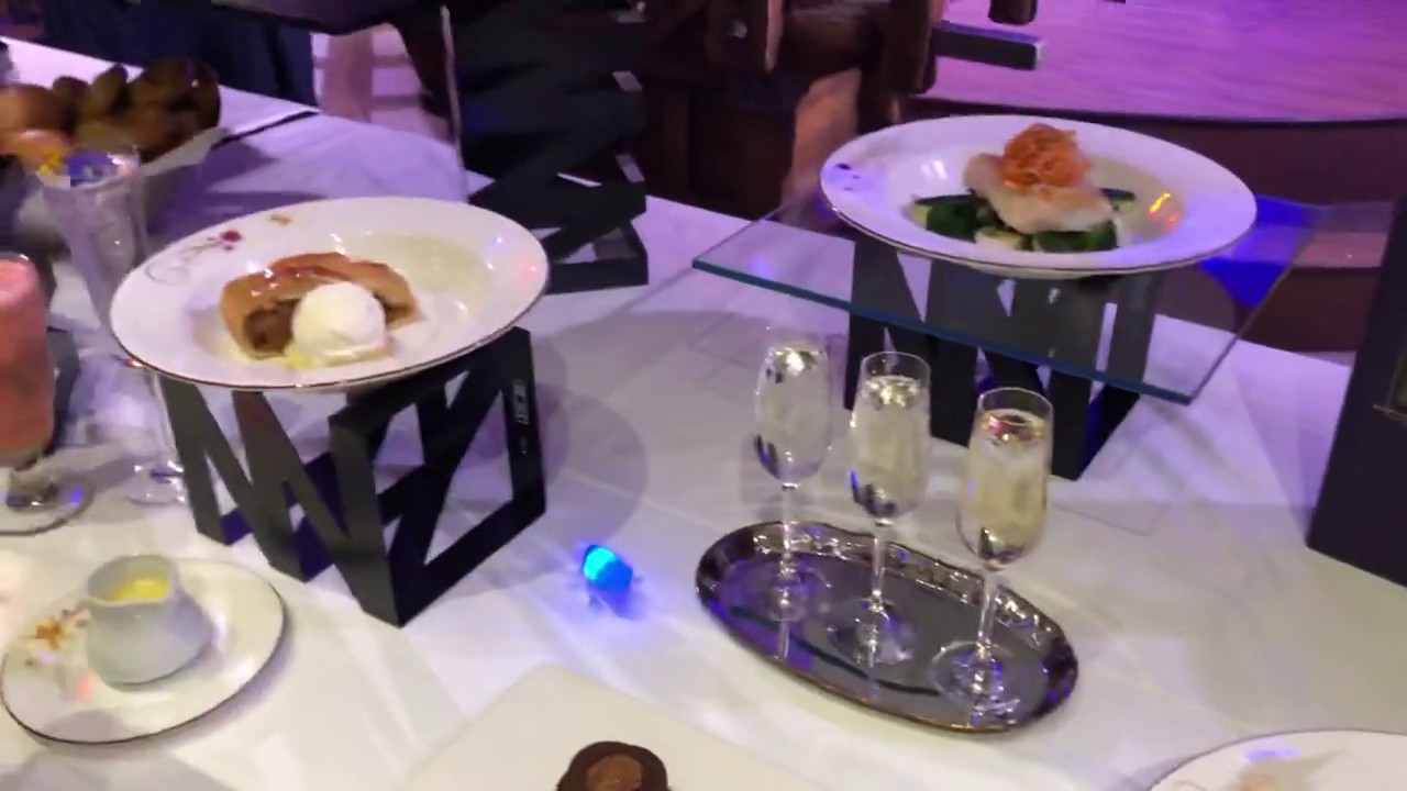 Food offerings at Rapunzel&rsquo;s Royal Table on the #DisneyMagic