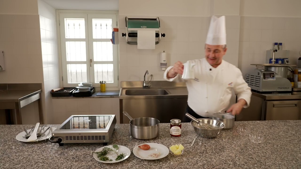 Tartrà con crema di Castelmagno, erbette aromatiche e miele di Castagno del Piemonte