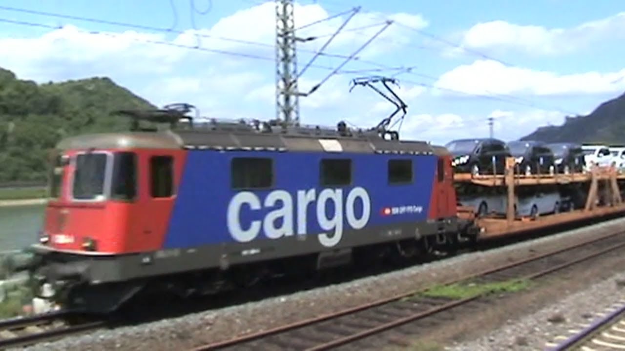 Züge und Schiffe in Kestert am Rhein, SBB Cargo Re421, 2x 101, 151, 185, 2x 427, 2x 428, 460