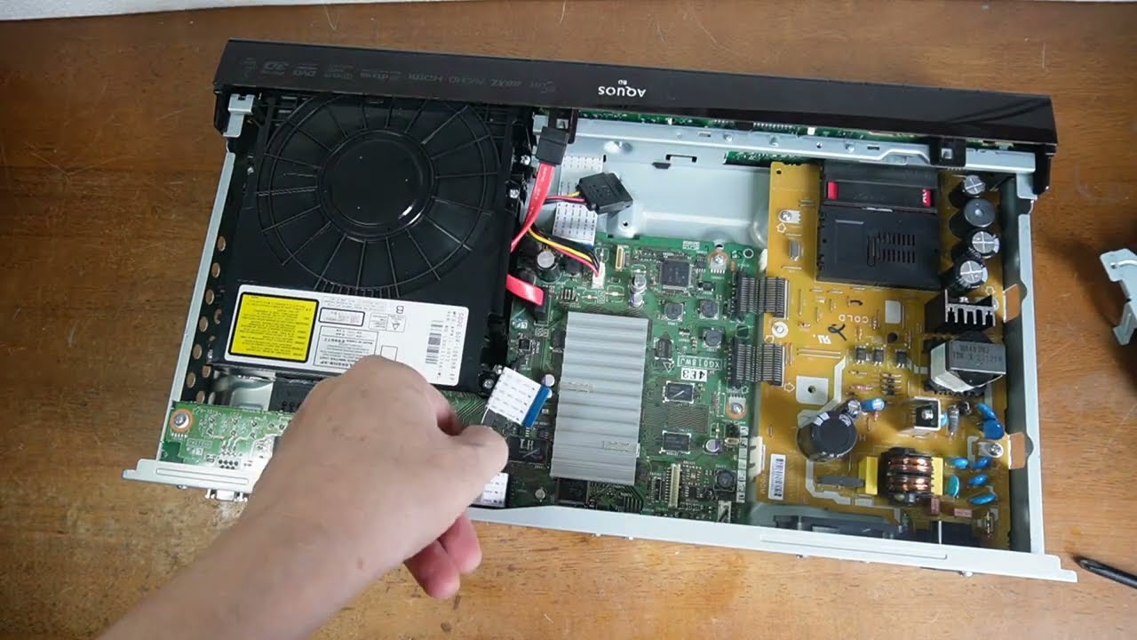 AQUOSブルーレイレコーダーの゙修理　電源10秒落ち故障。修理費ゼロ円ファンの掃除だけ!