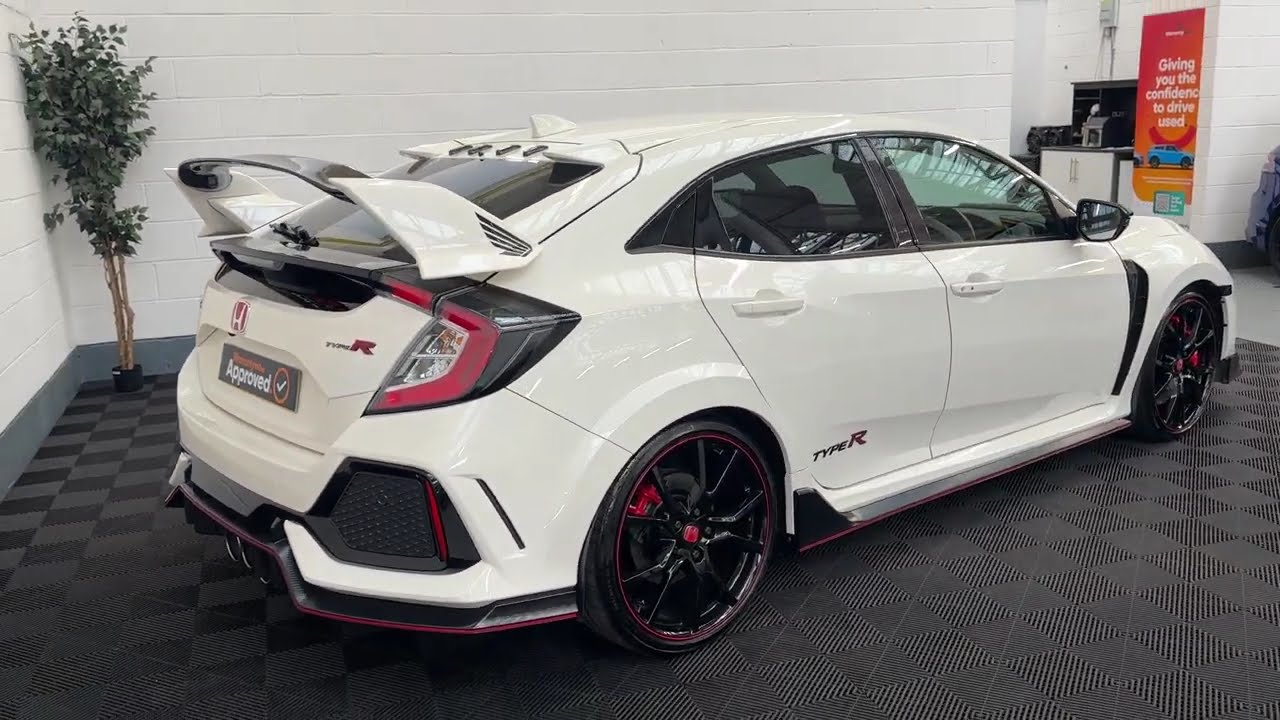 STUNNING LOW MILEAGE 2018 HONDA CIVIC TYPE R GT CHAMPIONSHIP WHITE, CARBON KIT, FORZA LINE LTD
