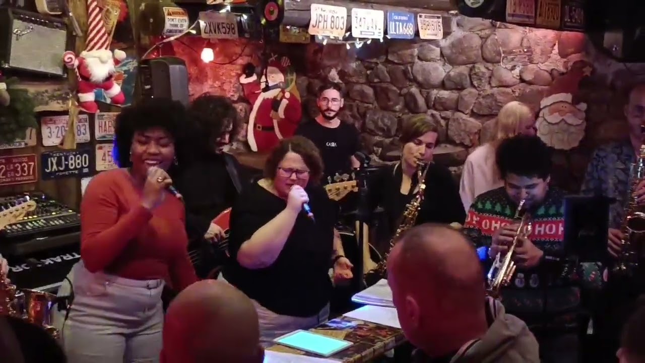 Valerie - Amy Winehouse [Cover] with Homeless Band Bolzano
